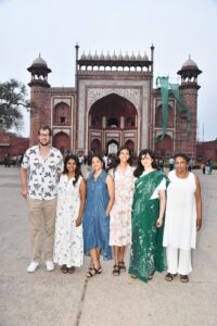 How to reach Taj Mahal from Delhi

