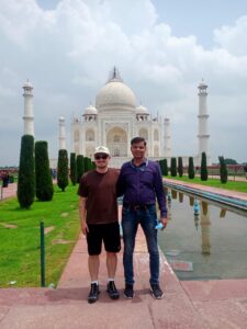 How to reach Taj Mahal from Delhi

