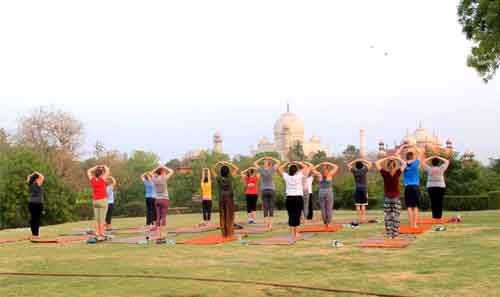 yoga-session-with-taj-mahal-tour